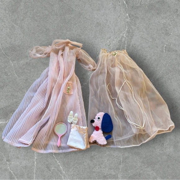 Vintage 1960’s Barbie #965 Nighty Negligee 6 PC Set Pastel Pink Mirror Dog Shoes - Picture 7 of 7